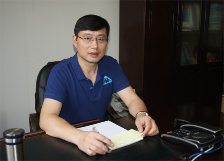 張杰-1.jpg 張杰-1.jpg